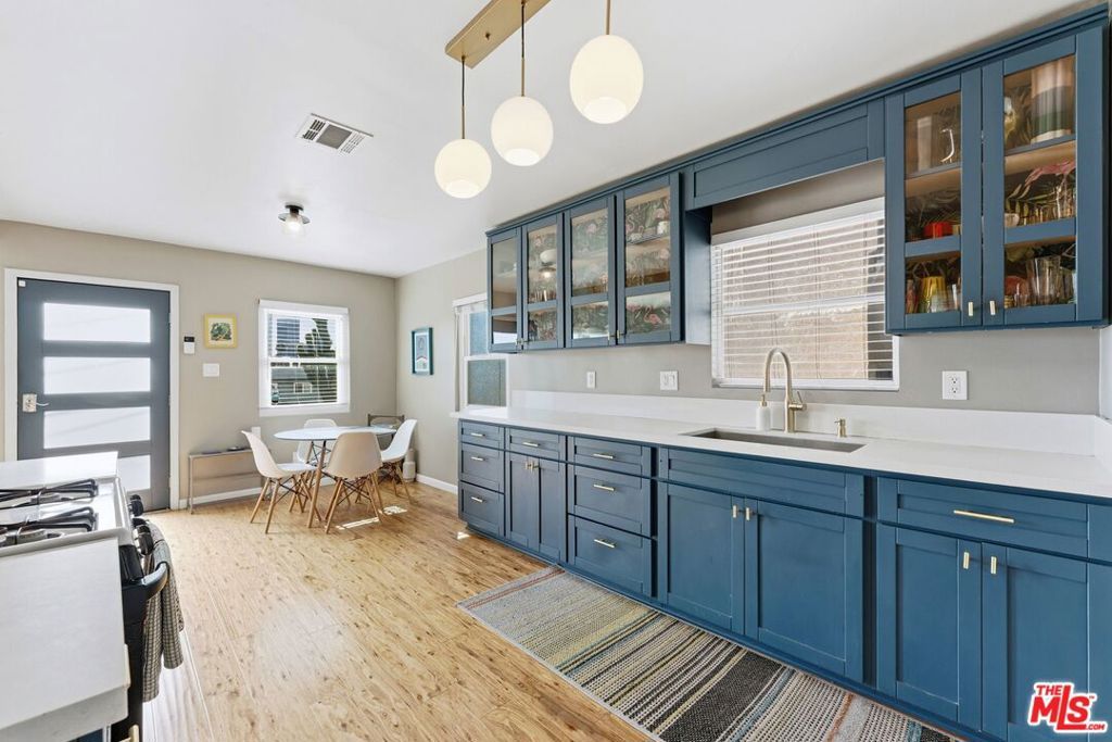 Image 5 of property listing at 711 Bernard Street, Los Angeles, CA 90012