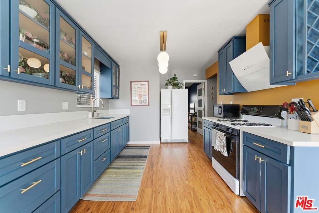 Image 6 of property listing at 711 Bernard Street, Los Angeles, CA 90012