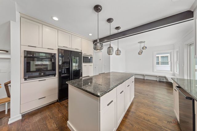 607 S Cedar Avenue, Elmhurst, IL 60126