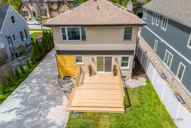 607 S Cedar Avenue, Elmhurst, IL 60126