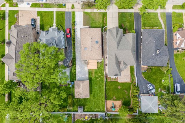 607 S Cedar Avenue, Elmhurst, IL 60126