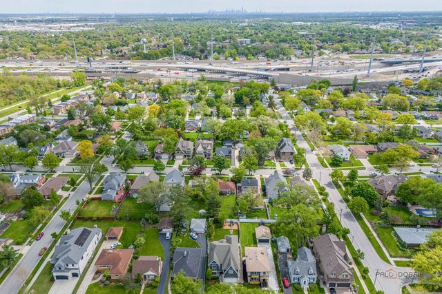 607 S Cedar Avenue, Elmhurst, IL 60126