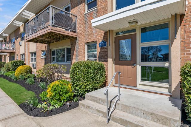 4 Rose Street 5-H1, Oceanside, NY 11572