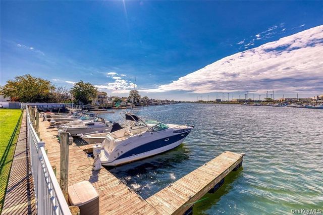 4 Rose Street 5-H1, Oceanside, NY 11572