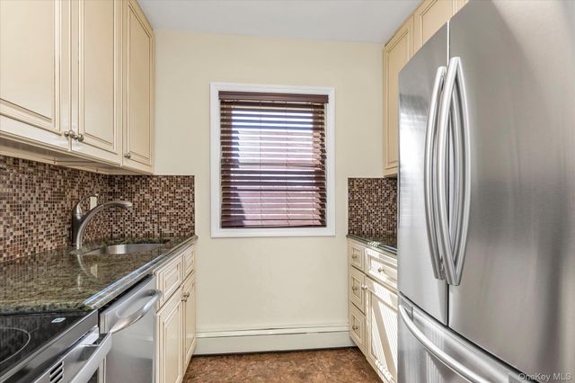 4 Rose Street 5-H1, Oceanside, NY 11572