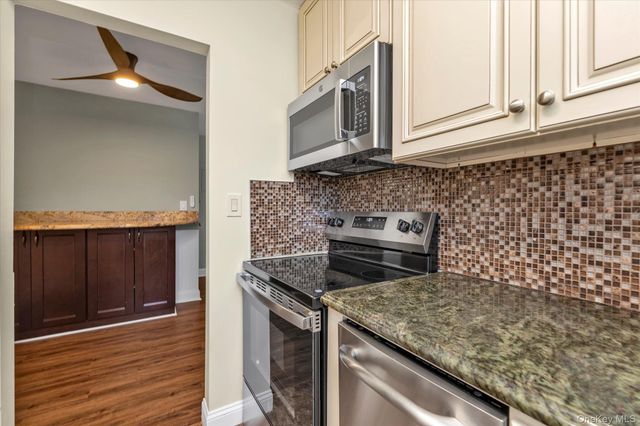 4 Rose Street 5-H1, Oceanside, NY 11572