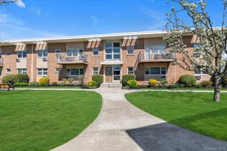 4 Rose Street 5-H1, Oceanside, NY 11572