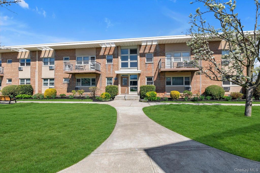 4 Rose Street 5-H1, Oceanside, NY 11572