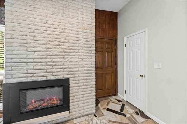 8404 Shawnee Lane, Overland Park, KS 66212