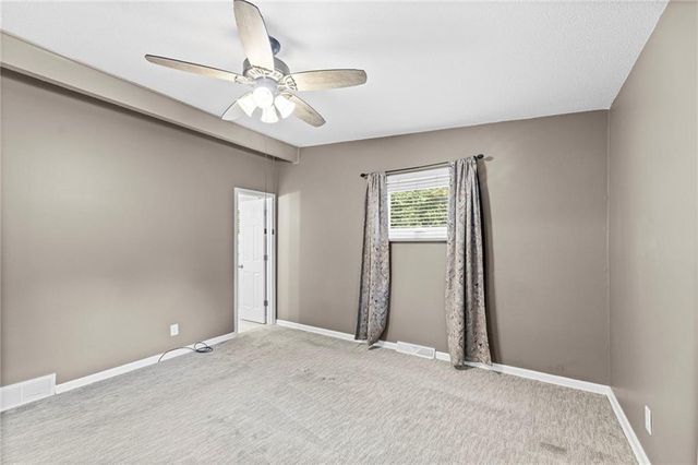 8404 Shawnee Lane, Overland Park, KS 66212