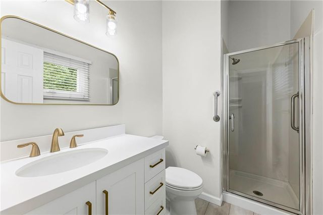 8404 Shawnee Lane, Overland Park, KS 66212