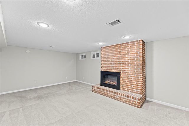 8404 Shawnee Lane, Overland Park, KS 66212