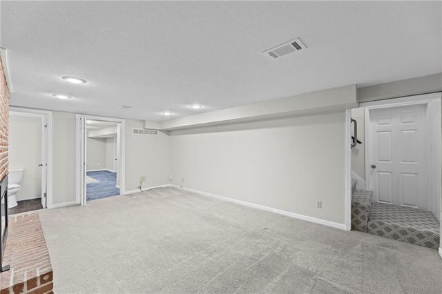 8404 Shawnee Lane, Overland Park, KS 66212