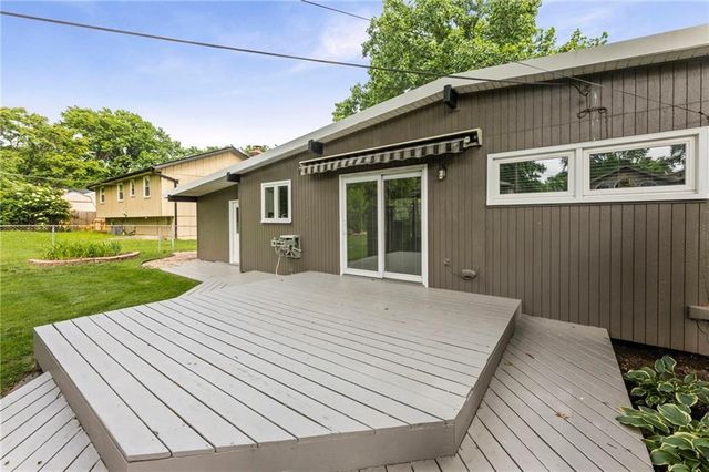 8404 Shawnee Lane, Overland Park, KS 66212