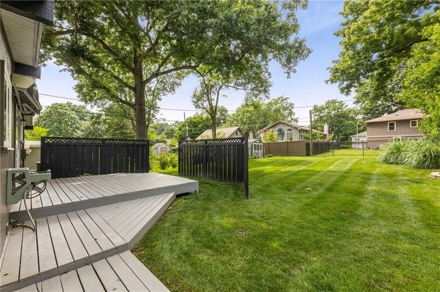 8404 Shawnee Lane, Overland Park, KS 66212