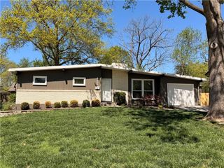 8404 Shawnee Lane, Overland Park, KS 66212