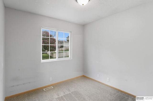 1125 Rawhide Road, Papillion, NE 68046