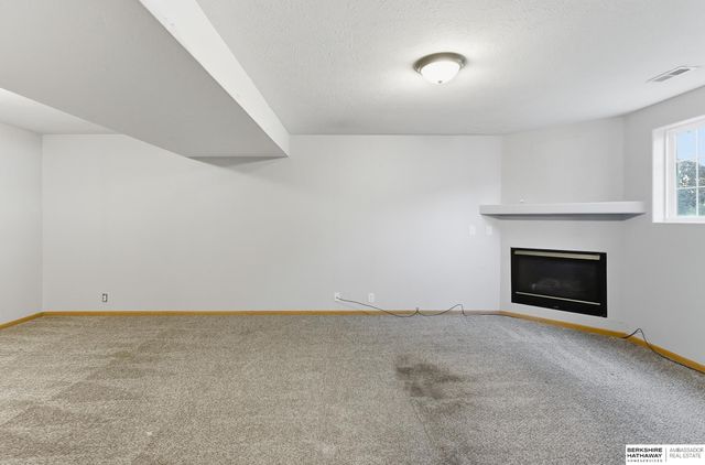 1125 Rawhide Road, Papillion, NE 68046