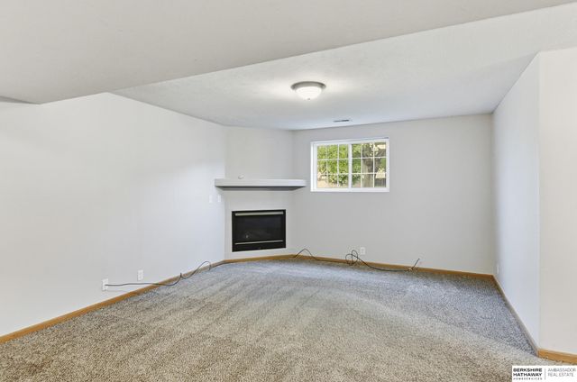 1125 Rawhide Road, Papillion, NE 68046