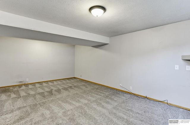 1125 Rawhide Road, Papillion, NE 68046