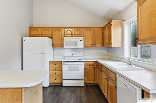 1125 Rawhide Road, Papillion, NE 68046