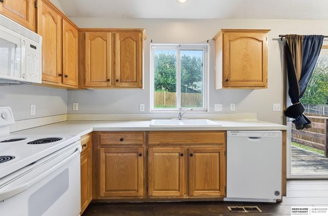 1125 Rawhide Road, Papillion, NE 68046