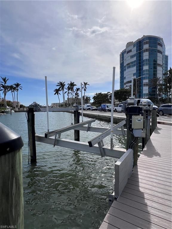 4090 Gulf Shore Blvd N #1, NAPLES, FL 34103 — exterior