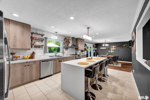 3333 W LEXINGTON Court, Peoria, IL 61615