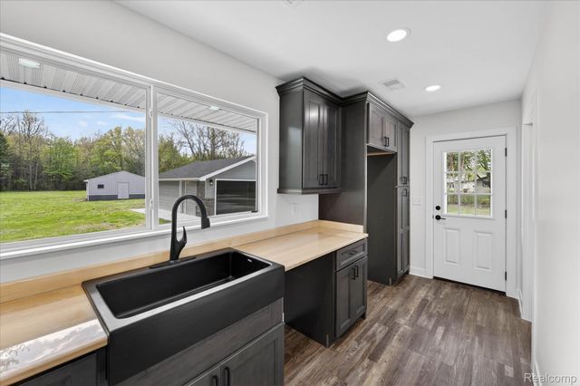 29055 Bredow Avenue, Huron Charter Township, MI 48174