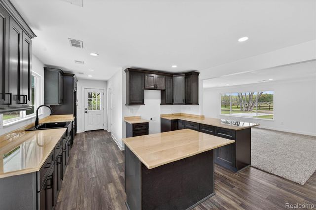 29055 Bredow Avenue, Huron Charter Township, MI 48174