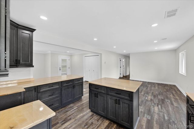 29055 Bredow Avenue, Huron Charter Township, MI 48174