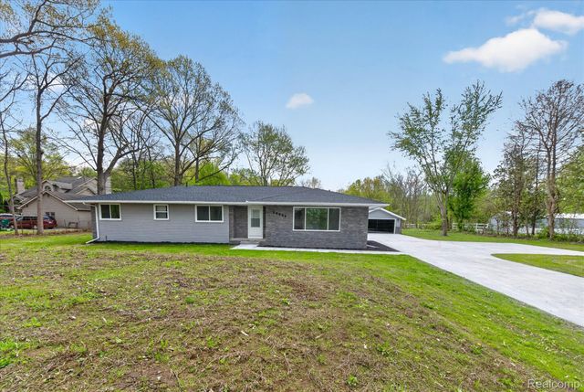 29055 Bredow Avenue, Huron Charter Township, MI 48174