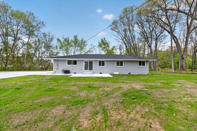 29055 Bredow Avenue, Huron Charter Township, MI 48174