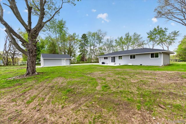 29055 Bredow Avenue, Huron Charter Township, MI 48174