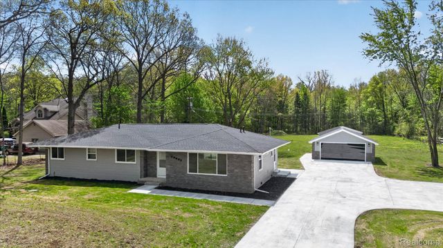 29055 Bredow Avenue, Huron Charter Township, MI 48174