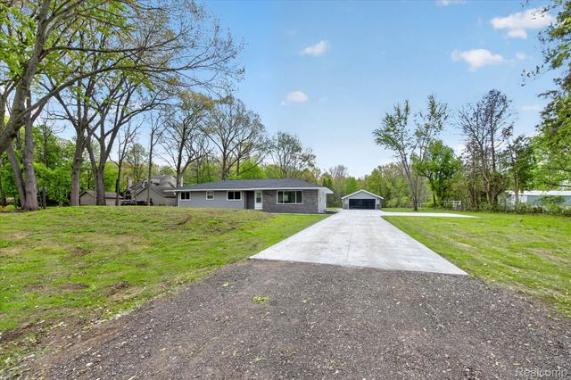 29055 Bredow Avenue, Huron Charter Township, MI 48174