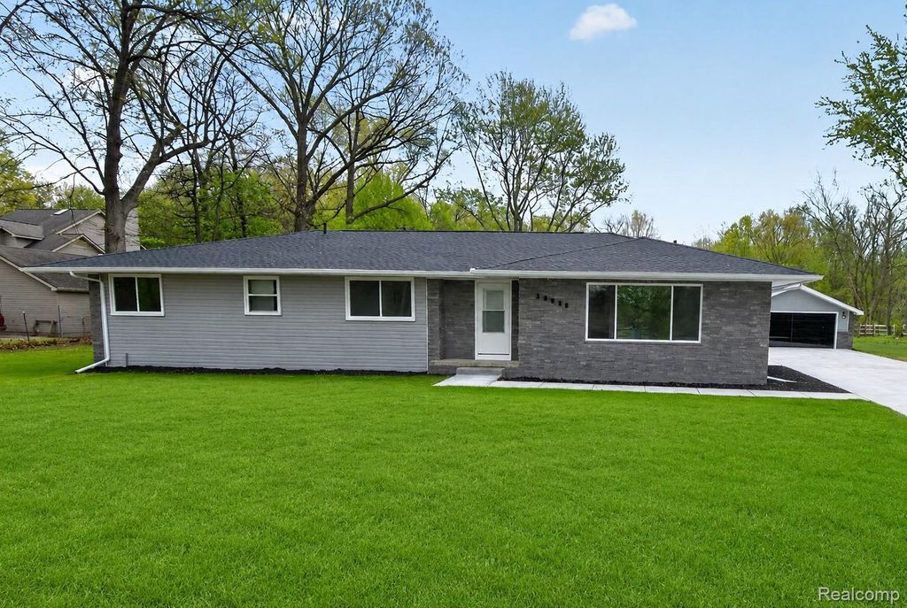 29055 Bredow Avenue, Huron Charter Township, MI 48174