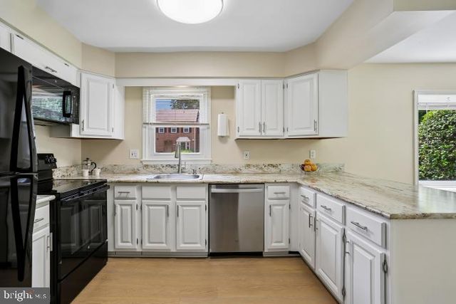 7561 HEATHERTON LN, Rockville, MD 20854