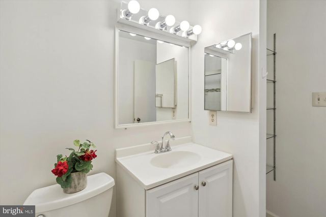 7561 HEATHERTON LN, Rockville, MD 20854