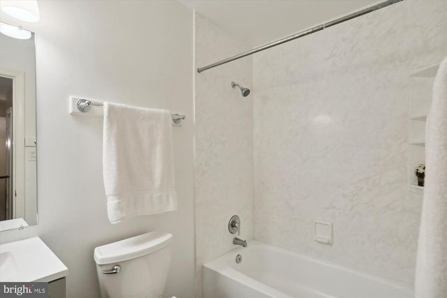 7561 HEATHERTON LN, Rockville, MD 20854