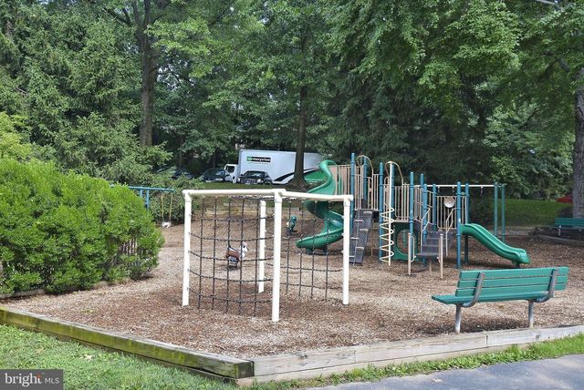 7561 HEATHERTON LN, Rockville, MD 20854
