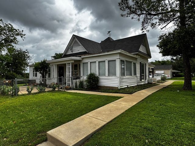 322 Hill Street, Grand Prairie, TX 75050