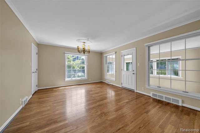 1325 Pilgrim Avenue, Birmingham, MI 48009