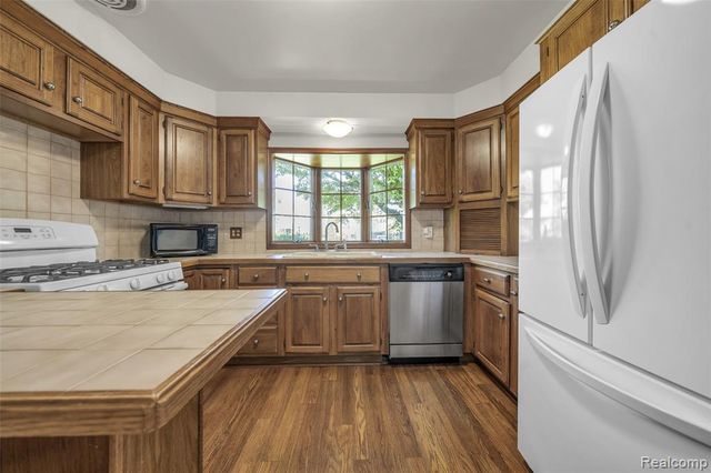 1325 Pilgrim Avenue, Birmingham, MI 48009