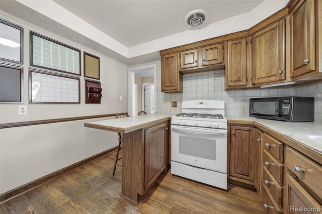 1325 Pilgrim Avenue, Birmingham, MI 48009