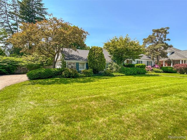 1325 Pilgrim Avenue, Birmingham, MI 48009