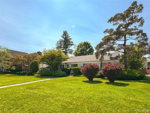 1325 Pilgrim Avenue, Birmingham, MI 48009