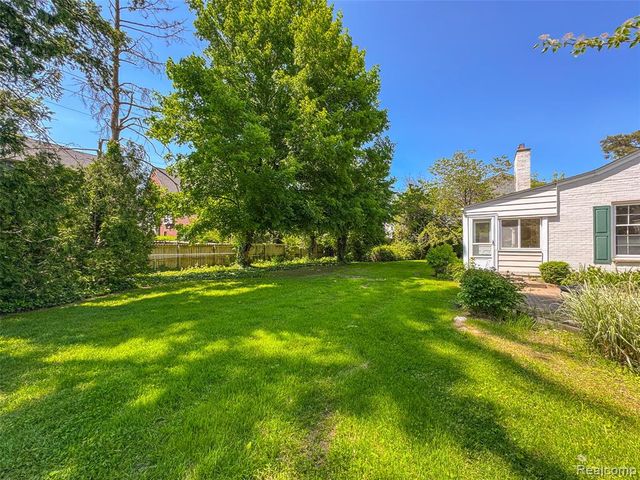 1325 Pilgrim Avenue, Birmingham, MI 48009