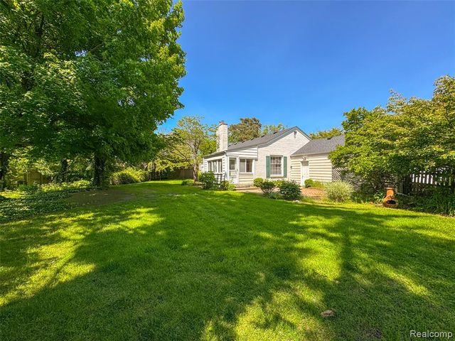 1325 Pilgrim Avenue, Birmingham, MI 48009