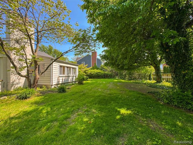 1325 Pilgrim Avenue, Birmingham, MI 48009